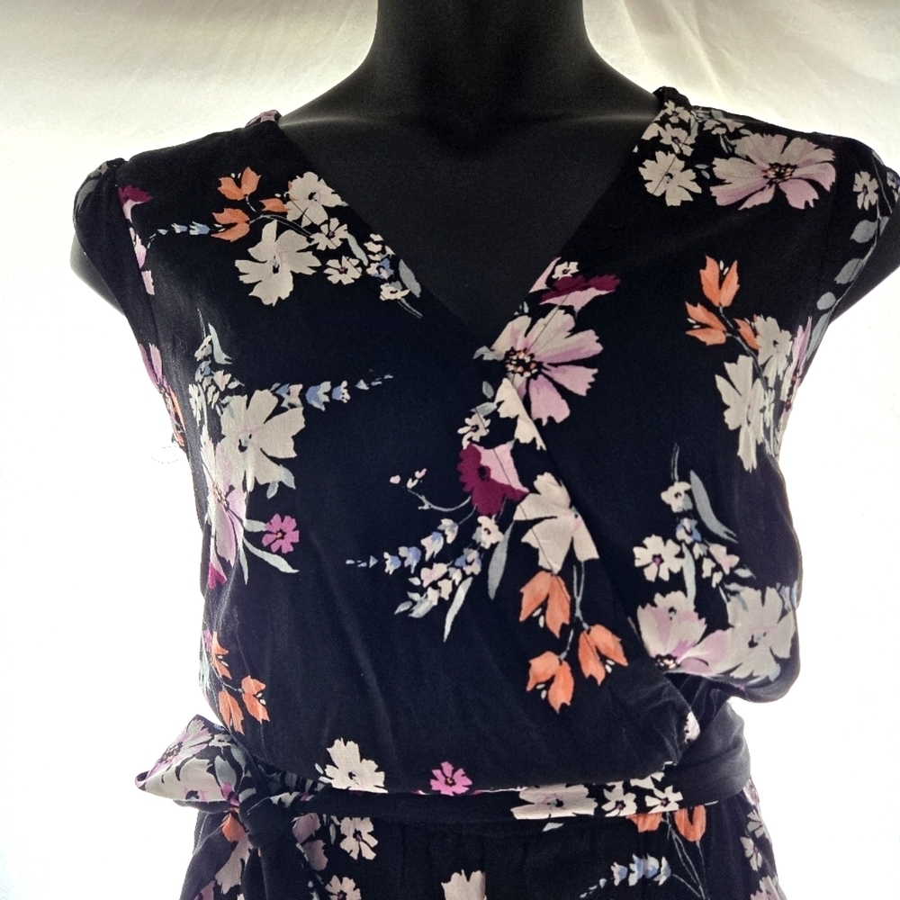 Pretty Floral LOFT Romper EUC - Picture 3 of 12